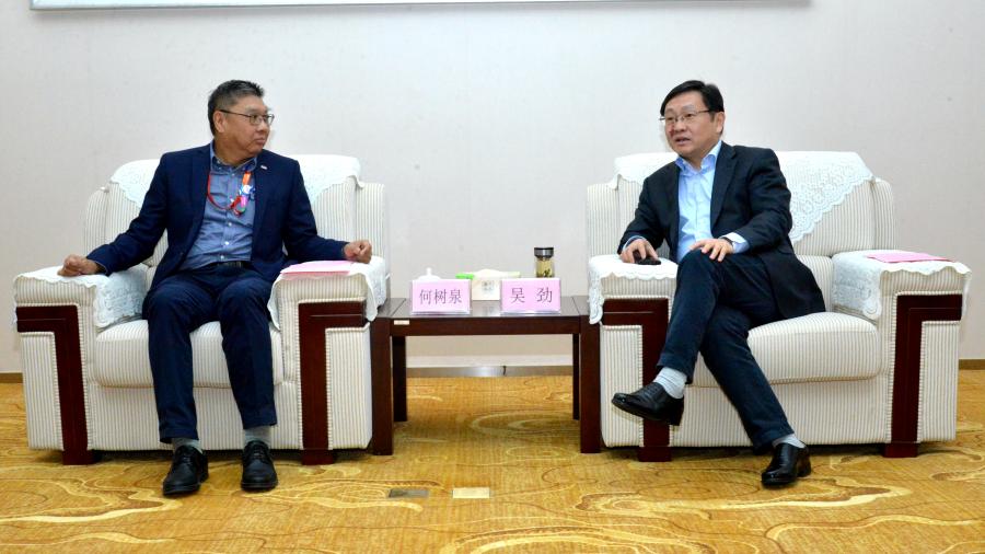 滁州市委副书记、市长吴劲会见新加坡先进半导体材料公司董事长何树泉